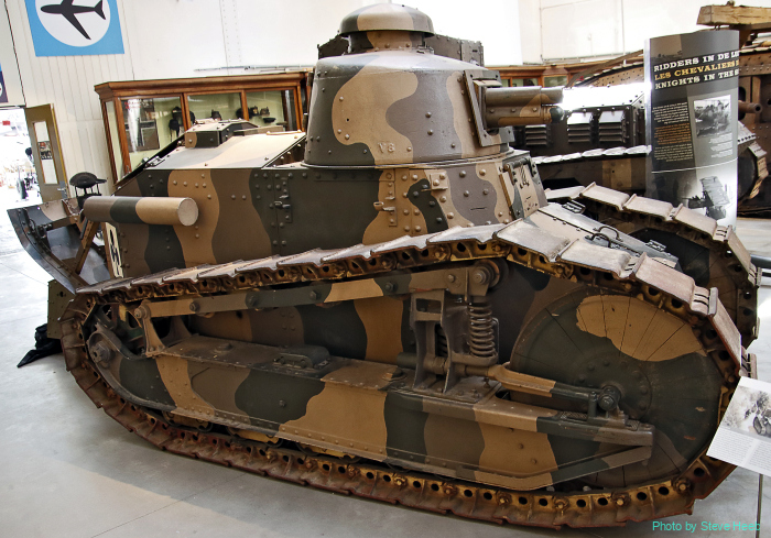 French Renault FT-17 WWI Tank (multiple)