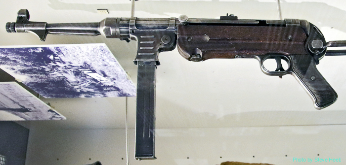MP-40 Machine Pistol (multiple)