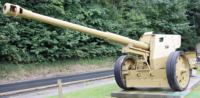 Pak 43 88mm anti-tank gun (multiple)