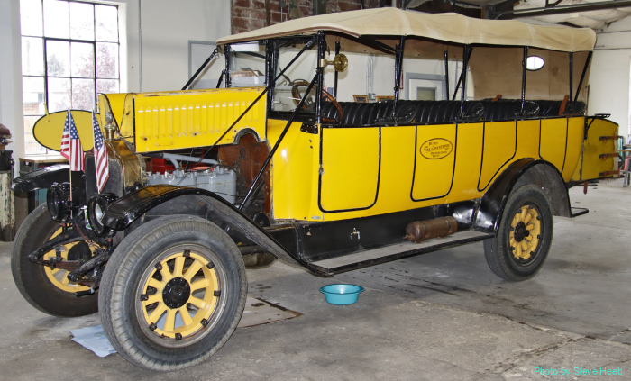 1925 White Model 15-45 Yellowstone bus